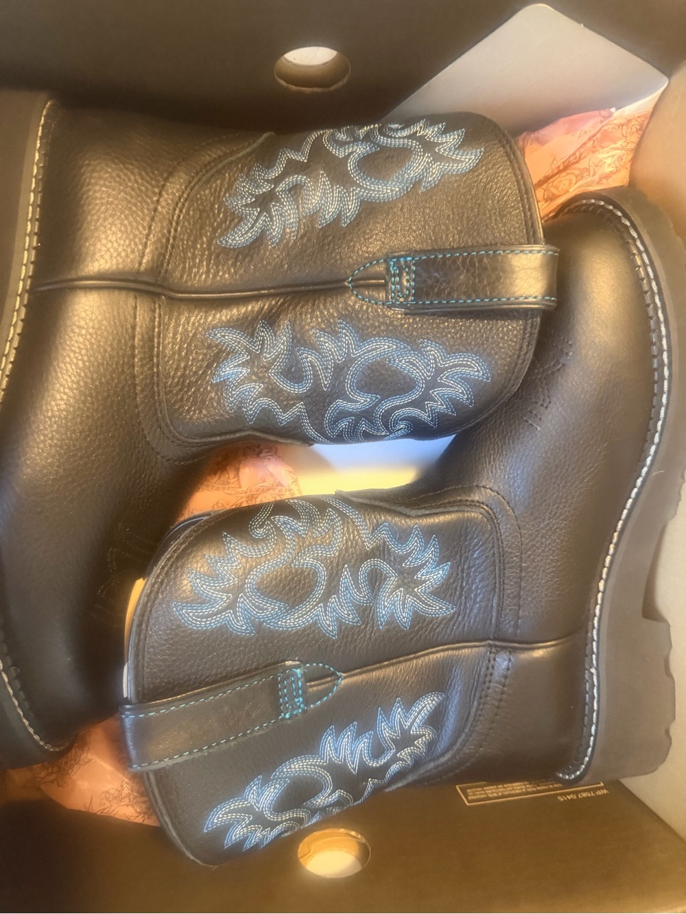 New in the box - Ariat Women’s Black Fatbaby Boots Size 8.5 Wide